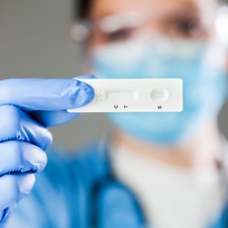 TAMPONE RAPIDO SARS-COV-2 AD ALTA PRECISIONE (95%) - 20PZ.